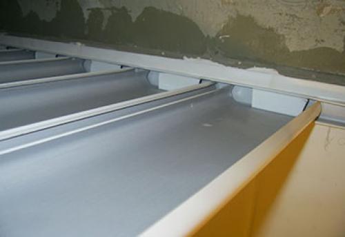 Реечный алюминиевый потолок в ванной. Установка реечного потолка в ванной: перечень материалов и инструкция по выполнению работ