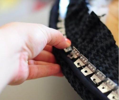 Как удалить старую обивку с дивана