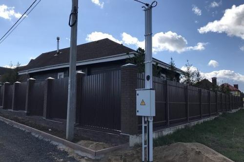 Как сделать гусак для электричества. Монтаж трубостойки для ввода электричества на участок своими руками: высота крепление и установка под счетчик