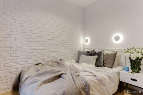 Коричневый кирпич в интерьере. Белый кирпич на стене? Отличная идея!