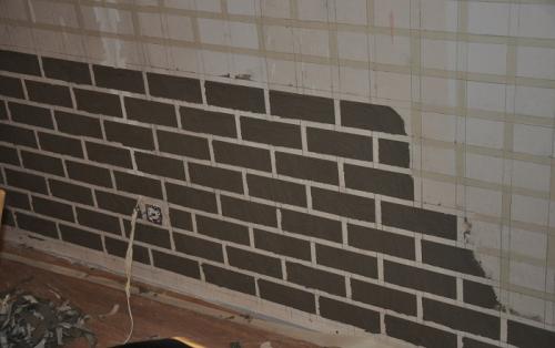 Имитация кирпичной кладки в интерьере. Разметка площади