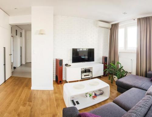 Коричневый кирпич в интерьере. Белый кирпич на стене? Отличная идея!