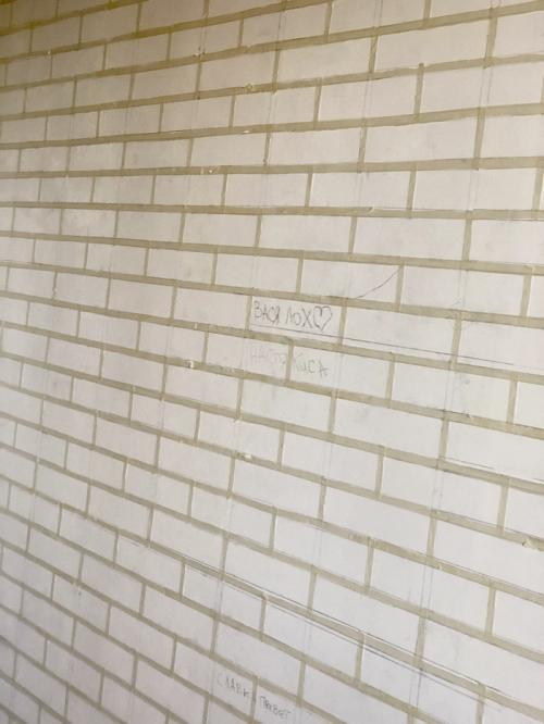 Штукатурка для имитации кирпича. Стена под кирпич из штукатурки своими руками