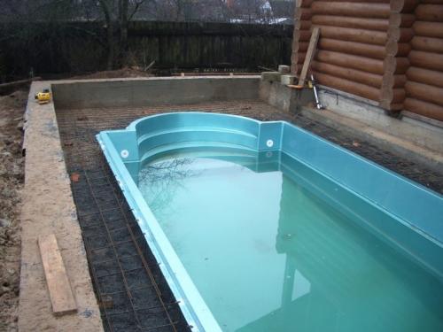 Как сделать пруд на даче из готовой формы. Материал