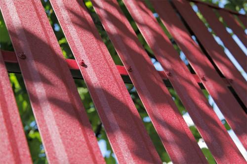 Расстояние между столбами забора из штакетника. Как самому установить забор из металлоштакетника