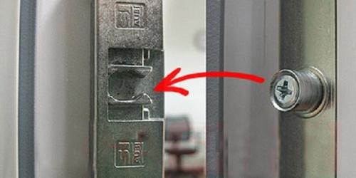 Что нужно для установки магнитной защелки на балконную дверь. Механические защелки