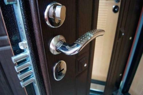 Установка врезного замка. Монтаж 06 Установка врезного замка. Монтаж 06