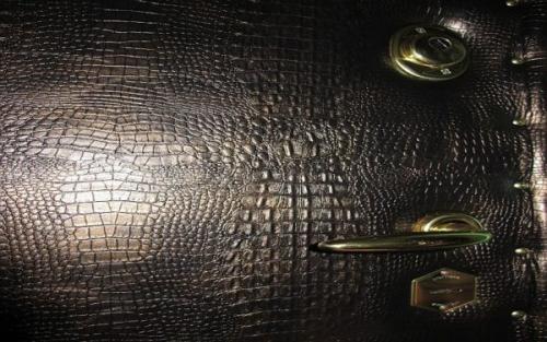 Материал для обивки двери входной. Чем можно оббить двери