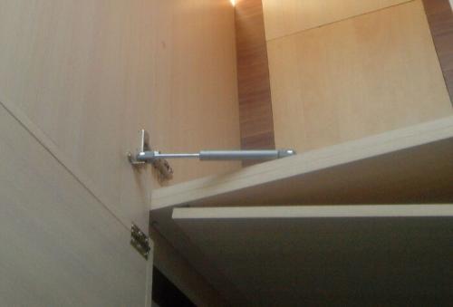 Какие идеи есть для переделки старого дивана в мебель для дома. Тумба-диван с большим местом для хранения из старого советского дивана