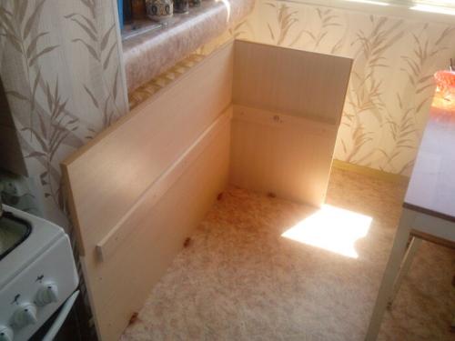 Какие идеи есть для переделки старого дивана в мебель для дома. Тумба-диван с большим местом для хранения из старого советского дивана