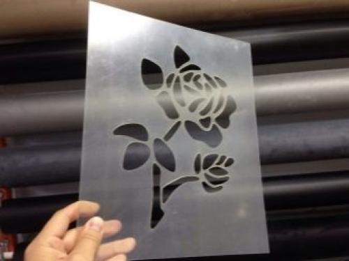 Трафареты на стены. Трафареты для декора стен — идеи и варианты вырезания узоров для нанесения трафаретных изображений (125 фото) 14