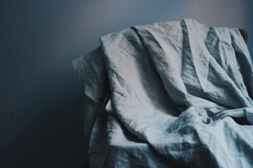 Как сделать кровать более удобной для сна. КАК СДЕЛАТЬ КРОВАТЬ НАСТОЛЬКО УЮТНОЙ, ЧТОБЫ В НЕЙ ХОТЕЛОСЬ ОСТАТЬСЯ ДО КОНЦА ХОЛОДОВ