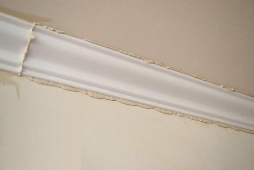 Как стыковать широкий потолочный плинтус в углах. Что нужно знать