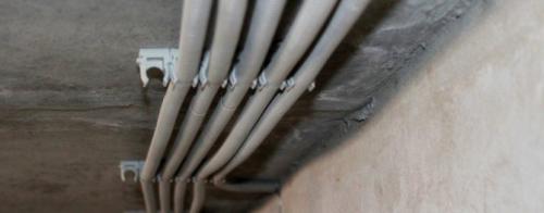 Гофра для проводки под землей. Скрытая и открытая прокладка проводов в гофротрубе