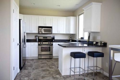 Плитка на кухню на пол. Дизайн плитки на кухне: 5 советов, как правильно выбрать напольную плитку