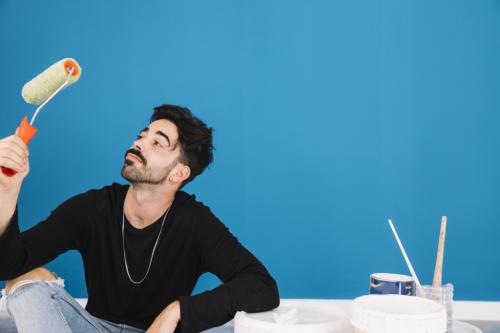 Какие составляющие содержит водостойкая краска для ванной комнаты