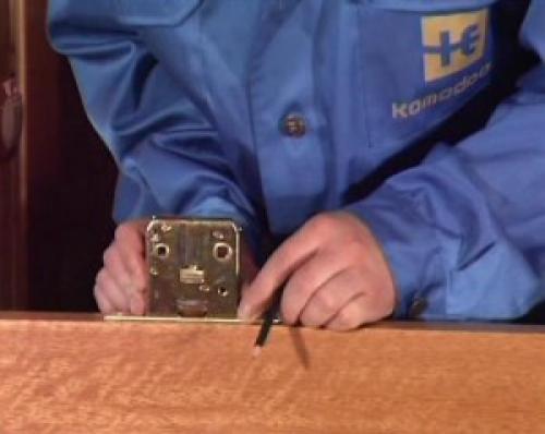 Установка дверного замка на входную дверь. Установка замков на входную дверь: советы домашним мастерам