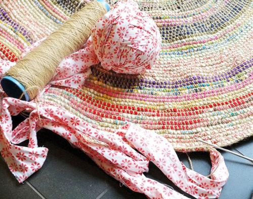 Бабушкин коврик из старых вещей. Коврик из старых вещей