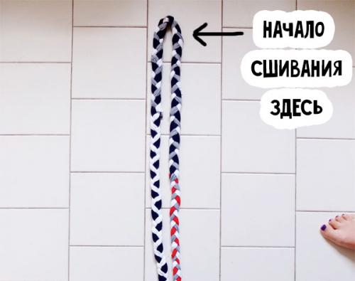 Квадратный коврик из старых вещей. Овальный ковёр из кос, сплетённых из футболок