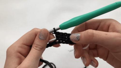 Скандинавские коврики своими руками. Двусторонний скандинавский коврик с геометрическим узором: легкое цветное вязание без протяжек и обрыва нити