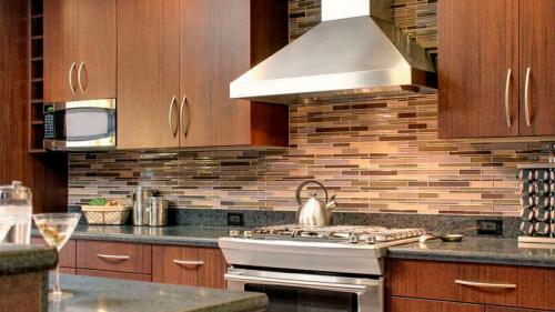 Ремонт кухни чем отделать стены и потолок на кухне. Отделочные материалы для кухни