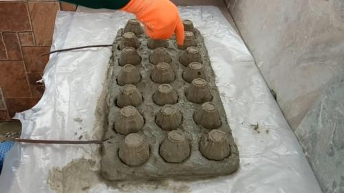 Дачница бездельница поделки из цемента. Из яичных лотков и цемента мастерица творит красоту для участка