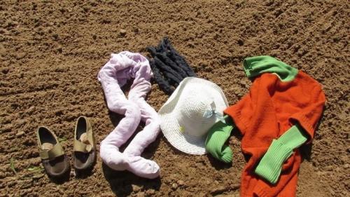 Скульптуры из ткани и цемента. Крутая самоделка из старой детской одежды и цемента