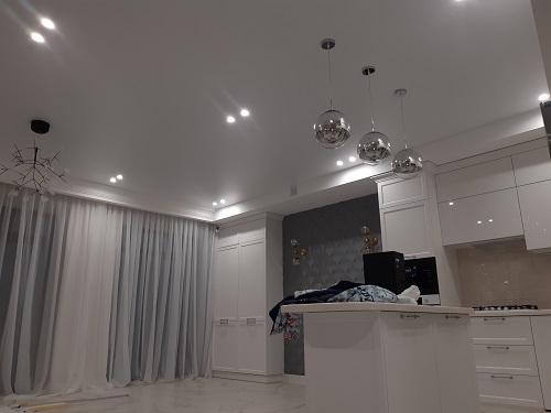 Светильник в натяжном потолке: как выбрать оптимальное решение для вашего интерьера 04 Светильник в натяжном потолке: как выбрать оптимальное решение для вашего интерьера 04