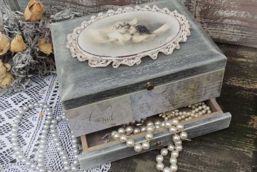 Декупаж по дереву. Декупаж на дереве: пошаговая инструкция по нанесению и техника выполнения для начинающих (120 фото)