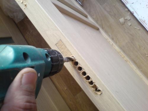 Как вставить замок в межкомнатную дверь с ручкой. Как правильно врезать замок вмежкомнатную дверь 29