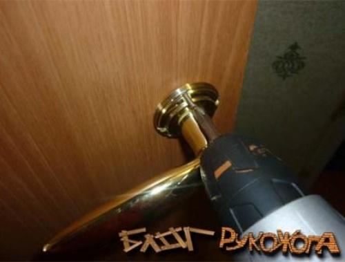 Как вставить замок в межкомнатную дверь с ручкой. Как правильно врезать замок вмежкомнатную дверь