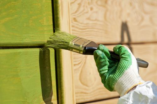 Окраска деревянного дома снаружи. Как это лучше всего сделать