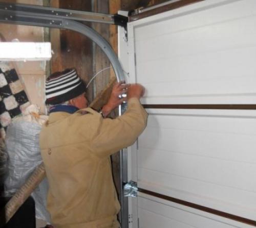 Как установить секционные ворота в гараж своими.. Как приготовить дверной проем