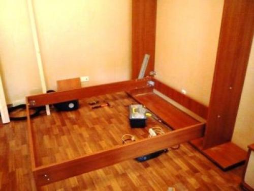 Кровать с подъемом на стену. Виды откидных кроватей 11