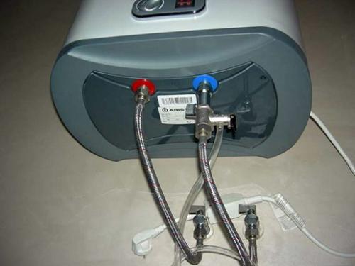 Как правильно установить клапаны в электроводонагревателе. Как установить предохранительный клапан на накопительный водонагреватель?